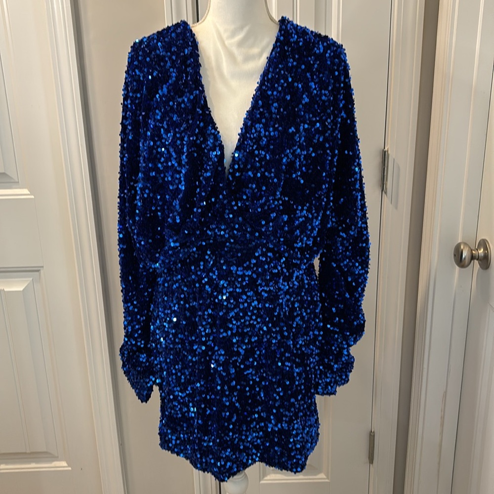 Beautiful blue sequined dress. - Picture 4 of 12